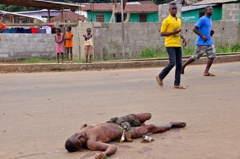 Body-in-Liberia-street-Ebola.jpg